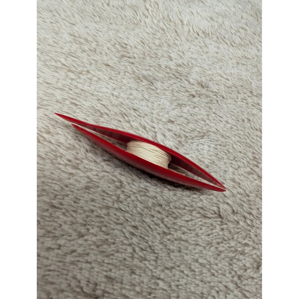 Vintage Red Tatting Shuttle Sewing Tool for Lace Making and Needlework